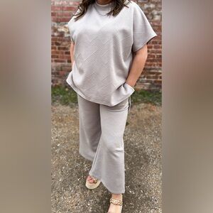 See and Be Seen Oatmeal Quilt Textured Two Piece Top and Wide Leg Pants Size 1XL